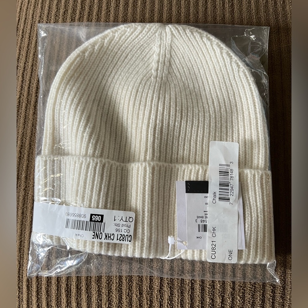 Coach Knit Beanie nwt in packaging - Picture 2 of 3